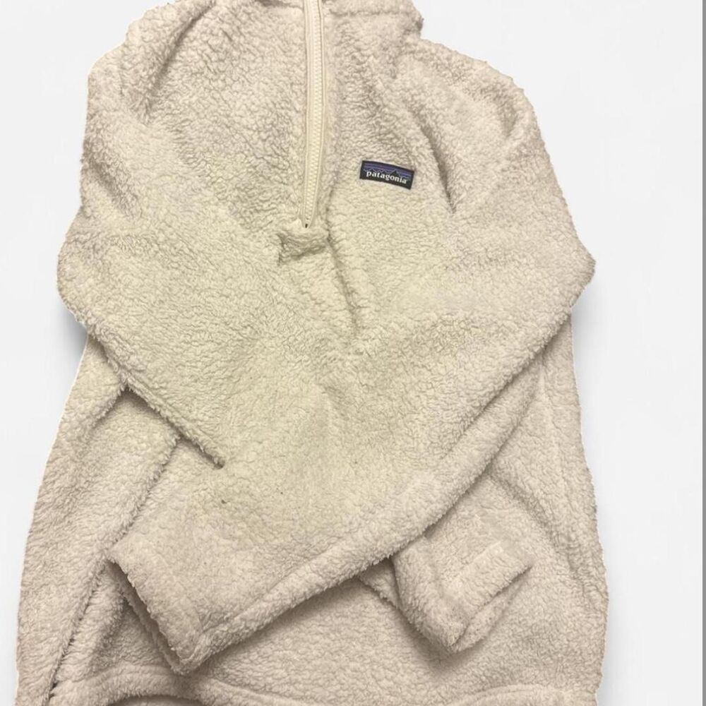 Patagonia Women's White and Cream Sweatshirt